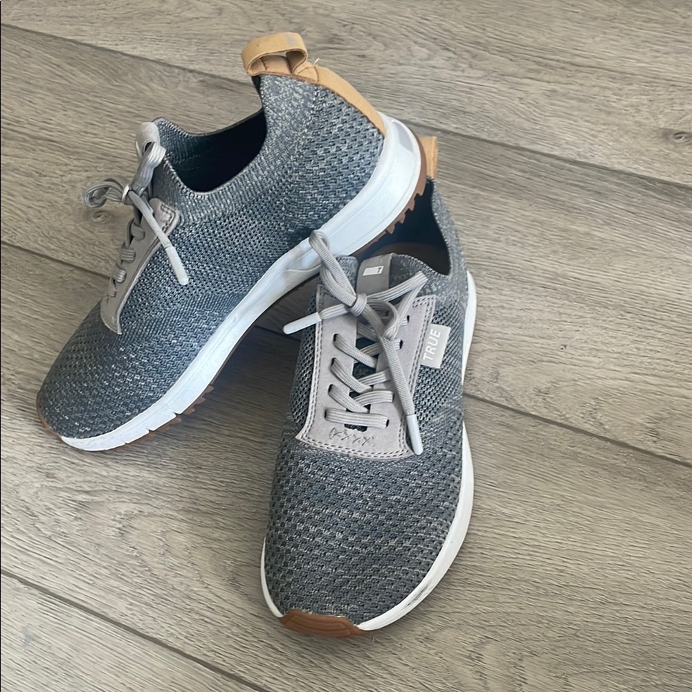 True Linkswear Gray knit sneakers/ golf shoes Sz 6.5
